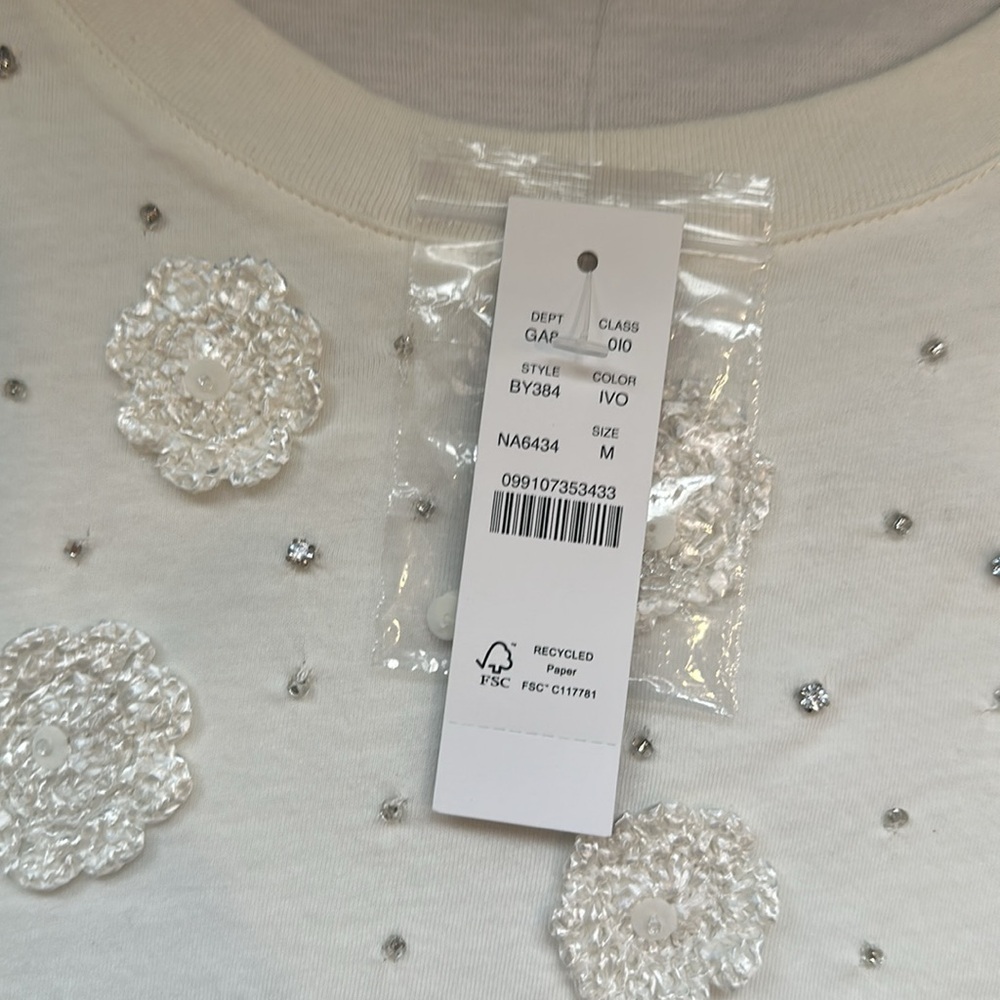NWT! J CREW Cropped Tshirt with Crochet with floral appliqeacut - Picture 3 of 5
